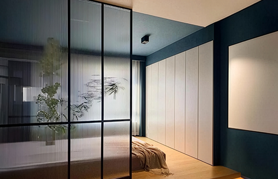 Switchable fluted glass partition for stylish office privacy - Royal Tint