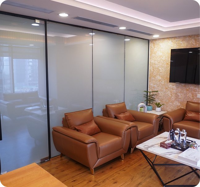 Switchable smart film transitioning from clear to private - Royal Tint